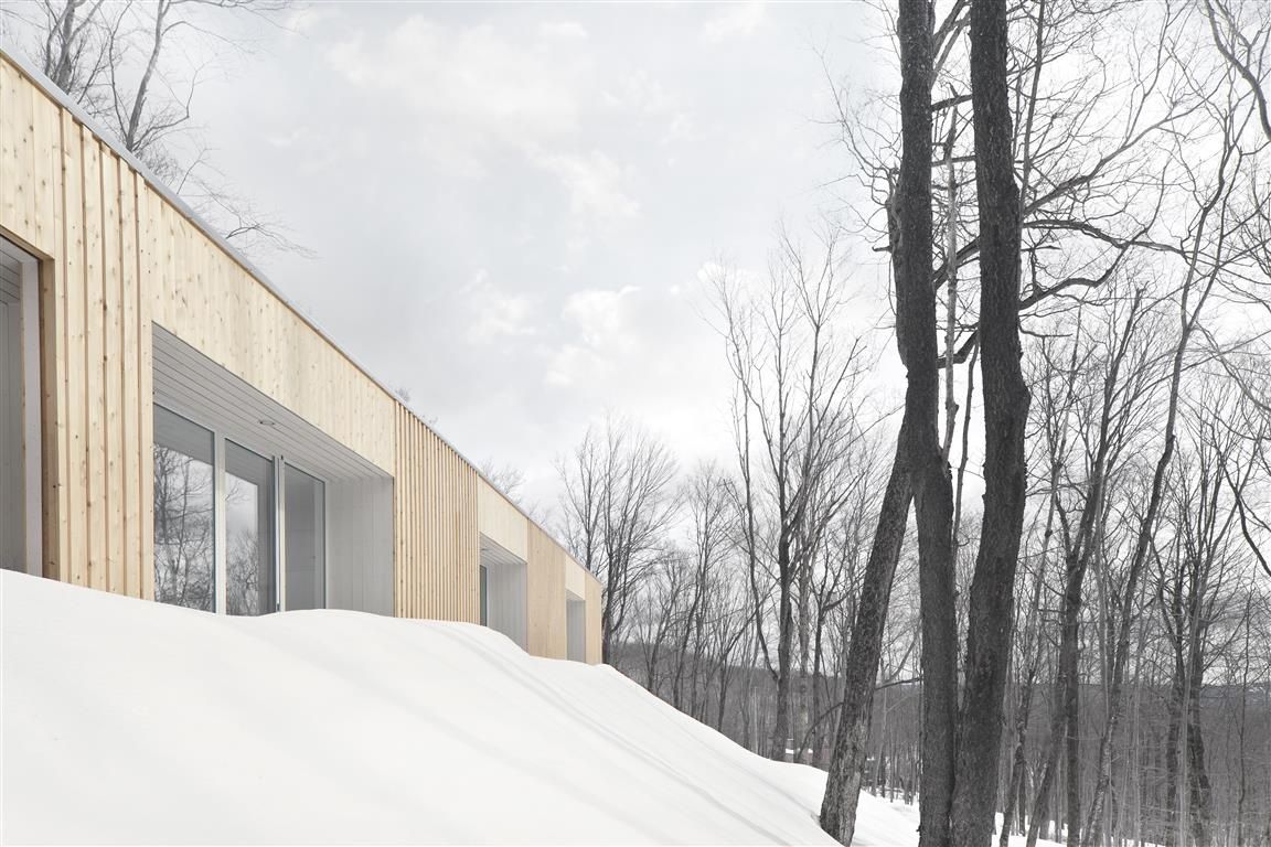 Finition extérieur d'un projet de Maisons unifamiliales près de Joliette (Lanaudière) de Adurra portes & fenêtres