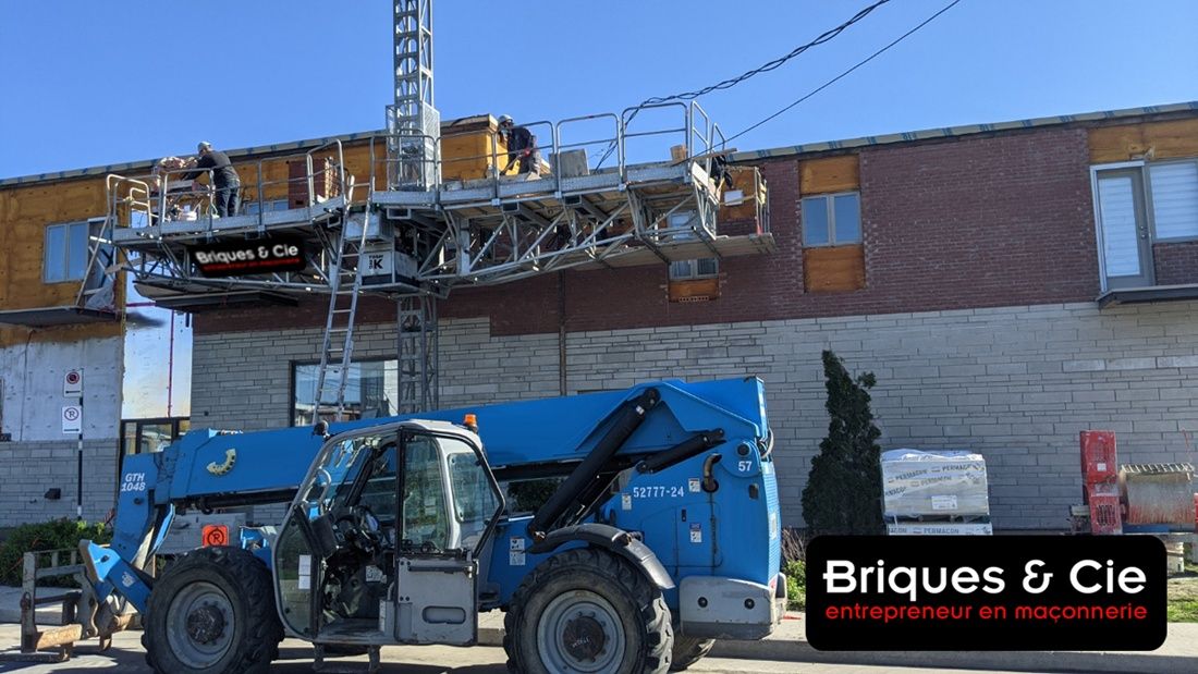 Construcción de exteriores de casas de un proyecto de tipo Edificios de departamentos y rascacielos cerca de Montreal (Gran Montreal) por Briques et Cie maçonnerie