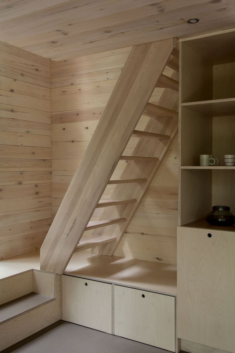 Staircase from a Tiny Houses project near Gatineau (Outaouais) by Atelier L'Abri