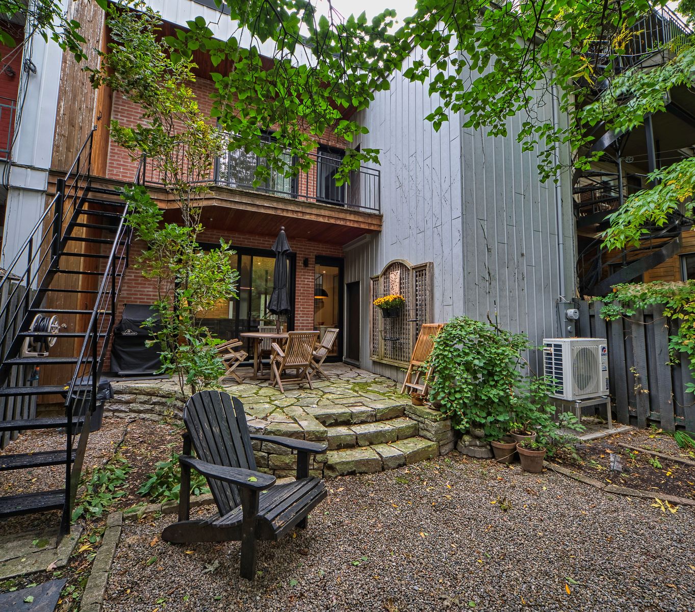 Patio & Pergola from a Home extensions project near Montreal (Greater Montreal) by Échelle humaine