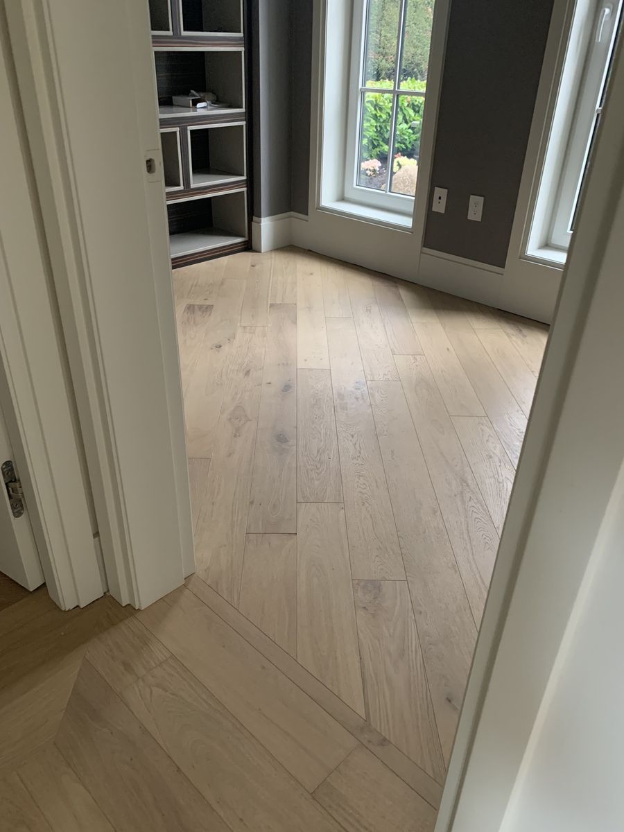 Travaux - Intérieur d'un projet de Planchers près de Vancouver (Région du Grand Vancouver) de adanac Floor Covering Inc.
