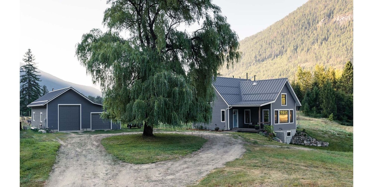 Façade avant d'un projet de Maisons unifamiliales près de Kootenays de Ellenwood Homes