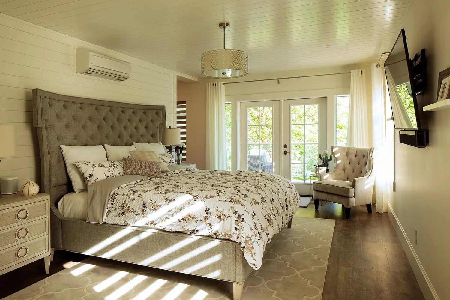 Bedroom from a Prefab and Modular Houses project near Kelowna - Okanagan by Freeport