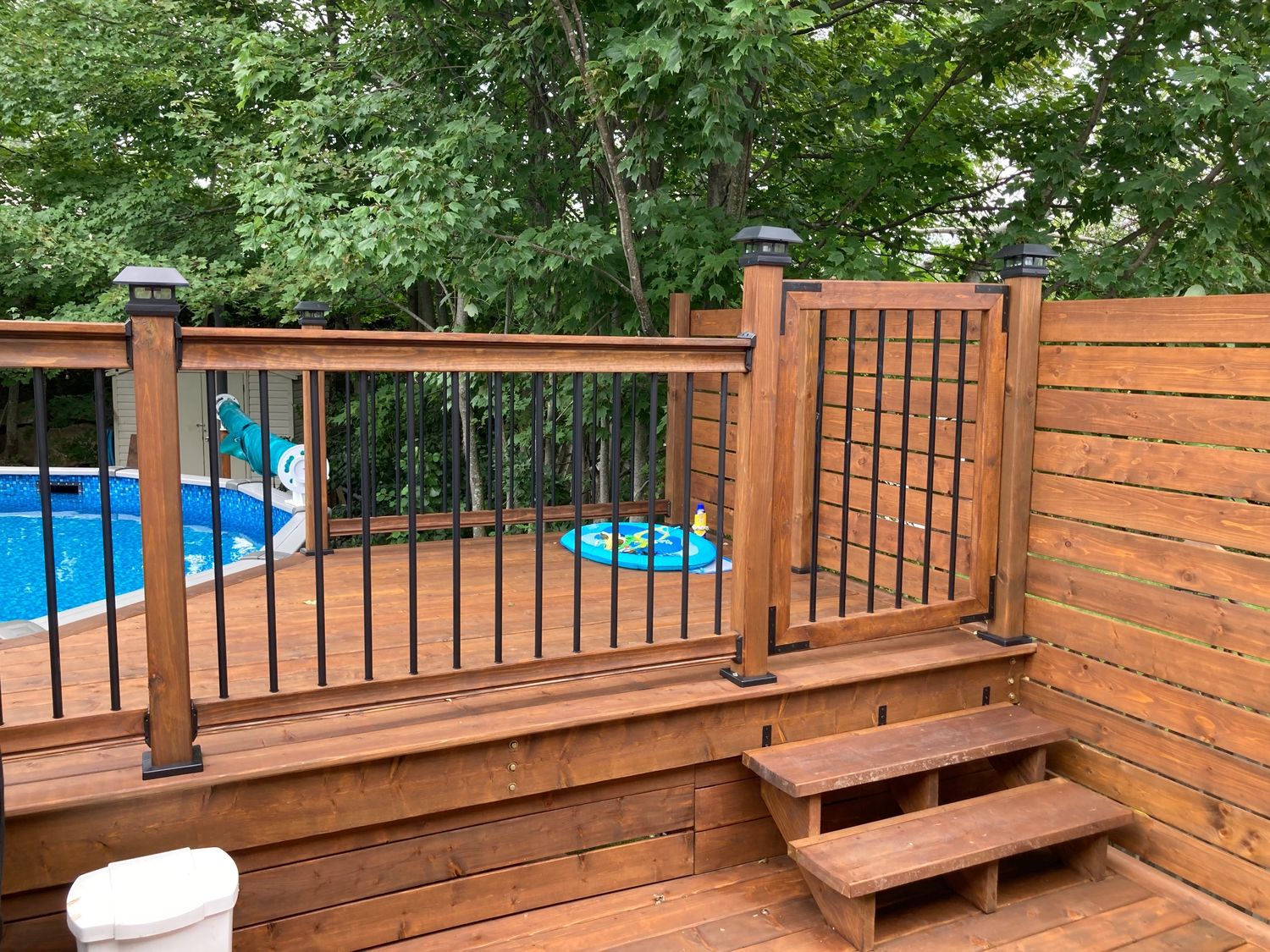 Terraza y balcón de un proyecto de tipo Balcones exteriores cerca de Sherbrooke (Estrie) por Jhojan Hihui