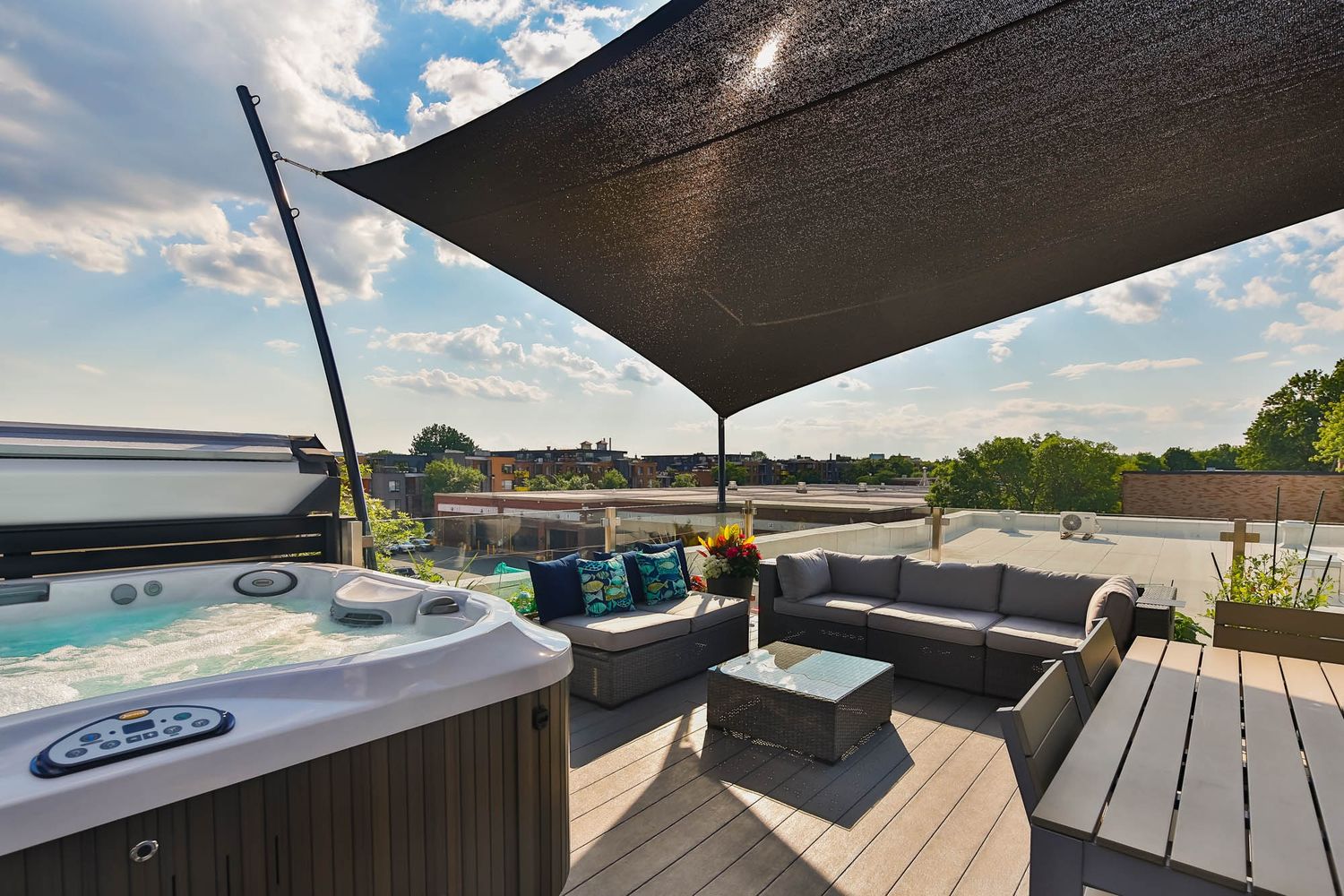 Terraza en la azotea de un proyecto de tipo Adiciones del segundo piso cerca de Montreal (Gran Montreal) por Atelier Tautem