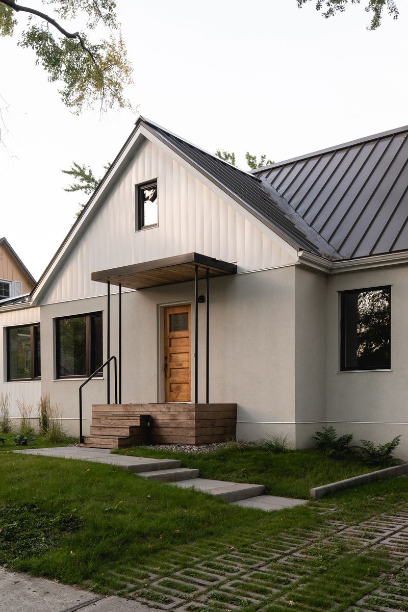 Front Yard from a Single family homes project near Montreal (Greater Montreal) by Atelier L'Abri
