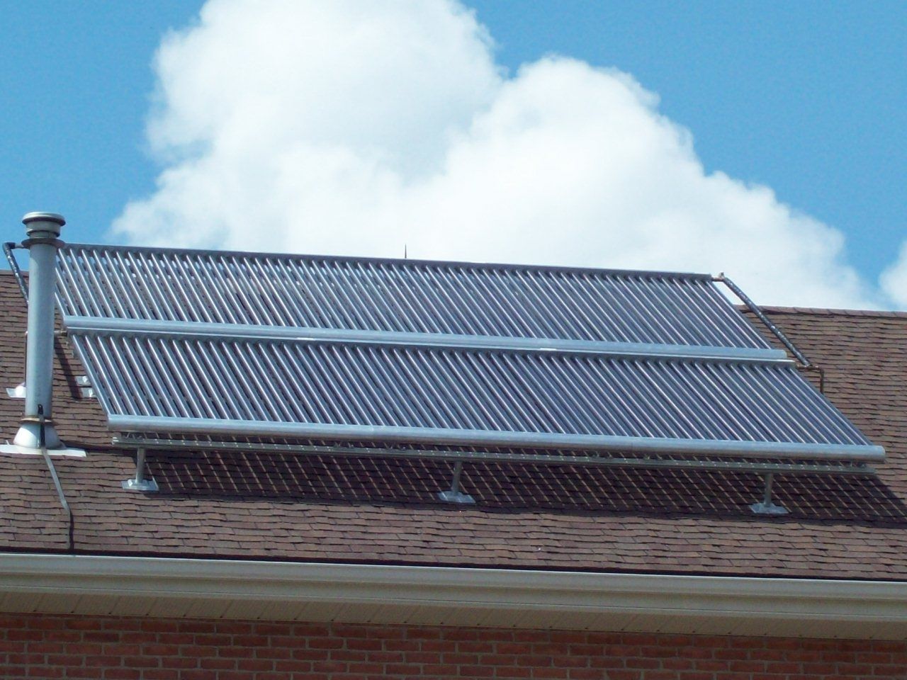 Acabado exterior de un proyecto de tipo Colectores solares térmicos cerca de Trois-Rivières (Mauricie) por Guillemette Energies
