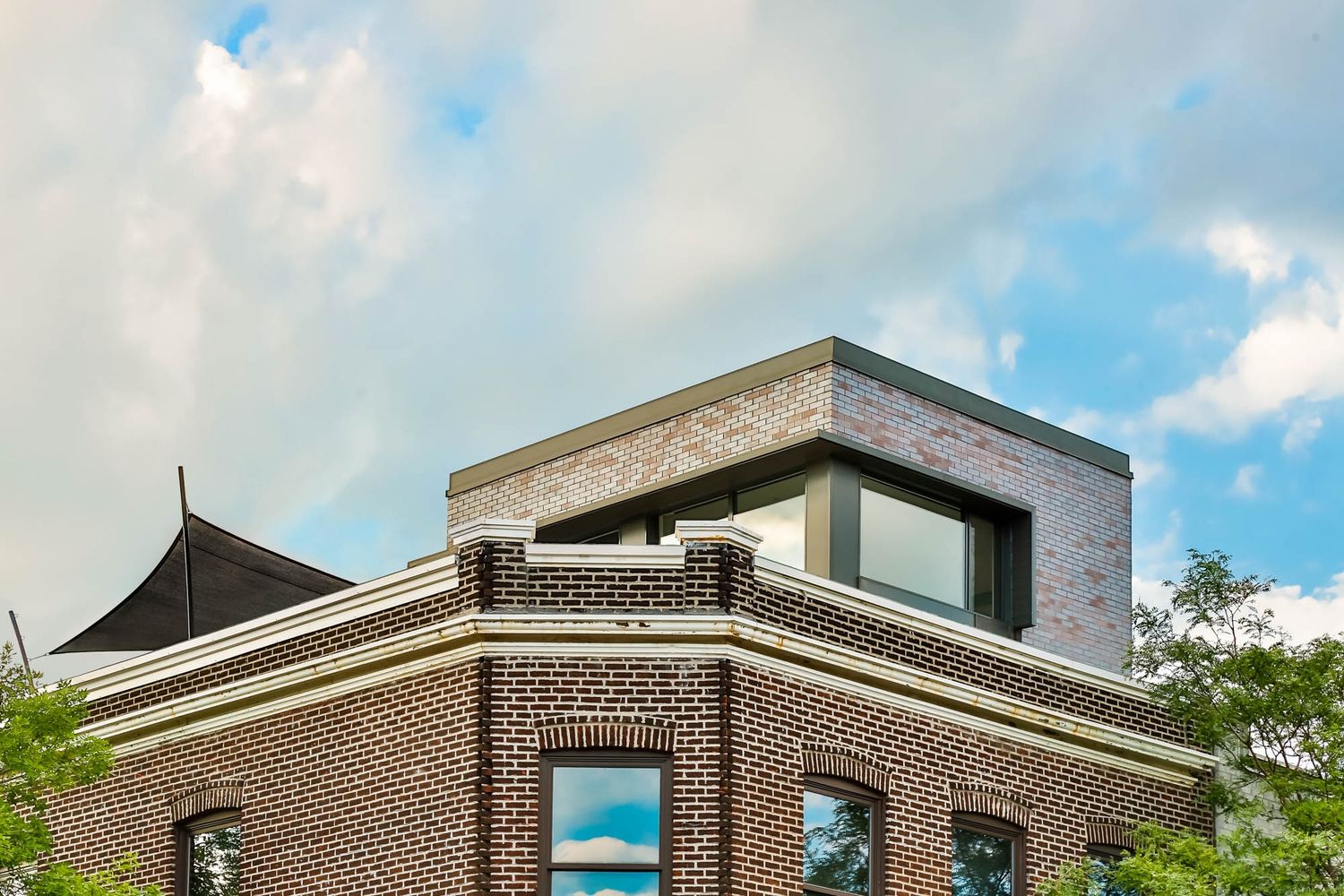Rooftop Terrace from a Second Floor Additions project near Montreal (Greater Montreal) by Atelier Tautem