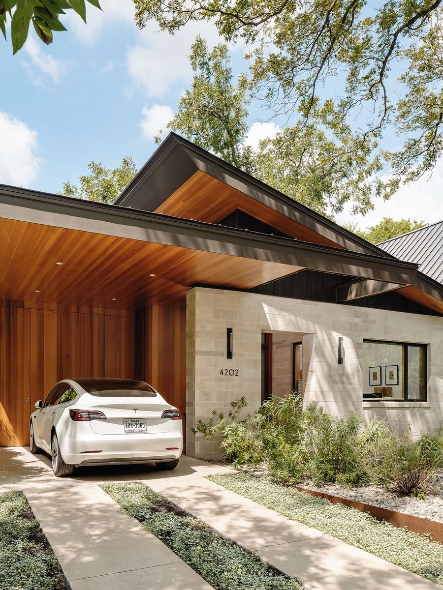 Entrée de cour d'un projet de Maisons unifamiliales près de Austin de Clark Richardson Architects