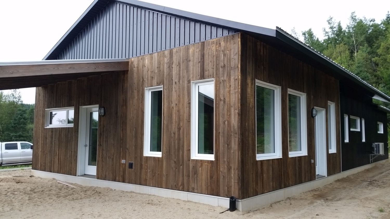 Fachada frontal de un proyecto de tipo Viviendas unifamiliares cerca de Drummondville (Centre-du-Québec) por McClure Construction