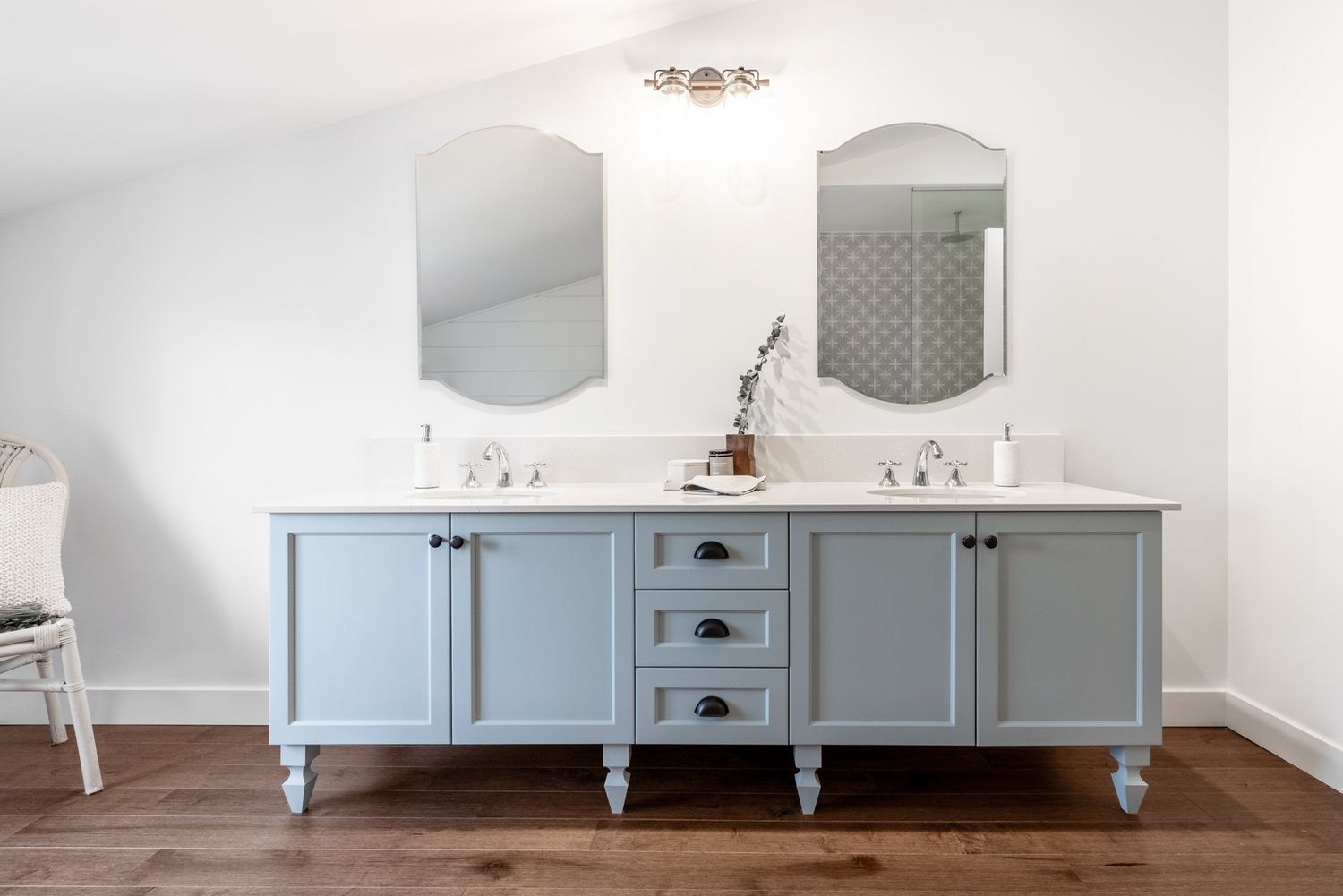 Salle de bain d'un projet de Salles de bains près de Montréal/Laval/Longueuil (Grand Montréal) de Carrière : Designer