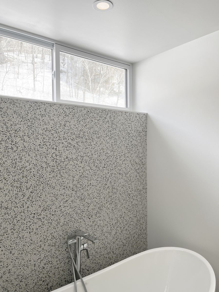Salle de bain d'un projet de Maisons unifamiliales près de Québec/Lévis (Ville de Québec) de Julie Poisson architecte