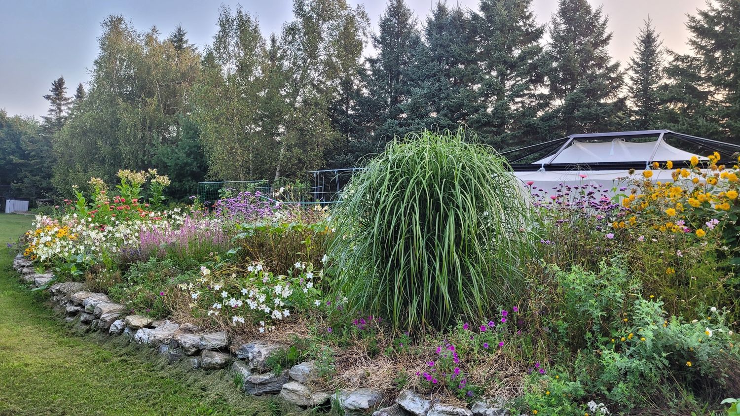 Flower bed from a Vegetable Garden project near Quebec City - Levis by AgroME-Consultant