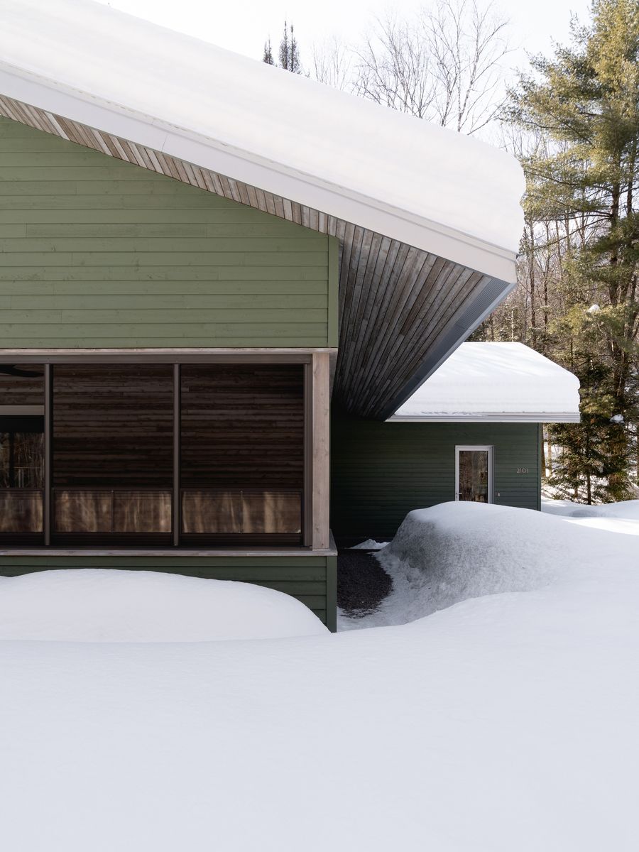 Finition extérieur d'un projet de Maisons unifamiliales près de Saint-Jérôme/Blainville (Laurentides) de Atelier L'Abri