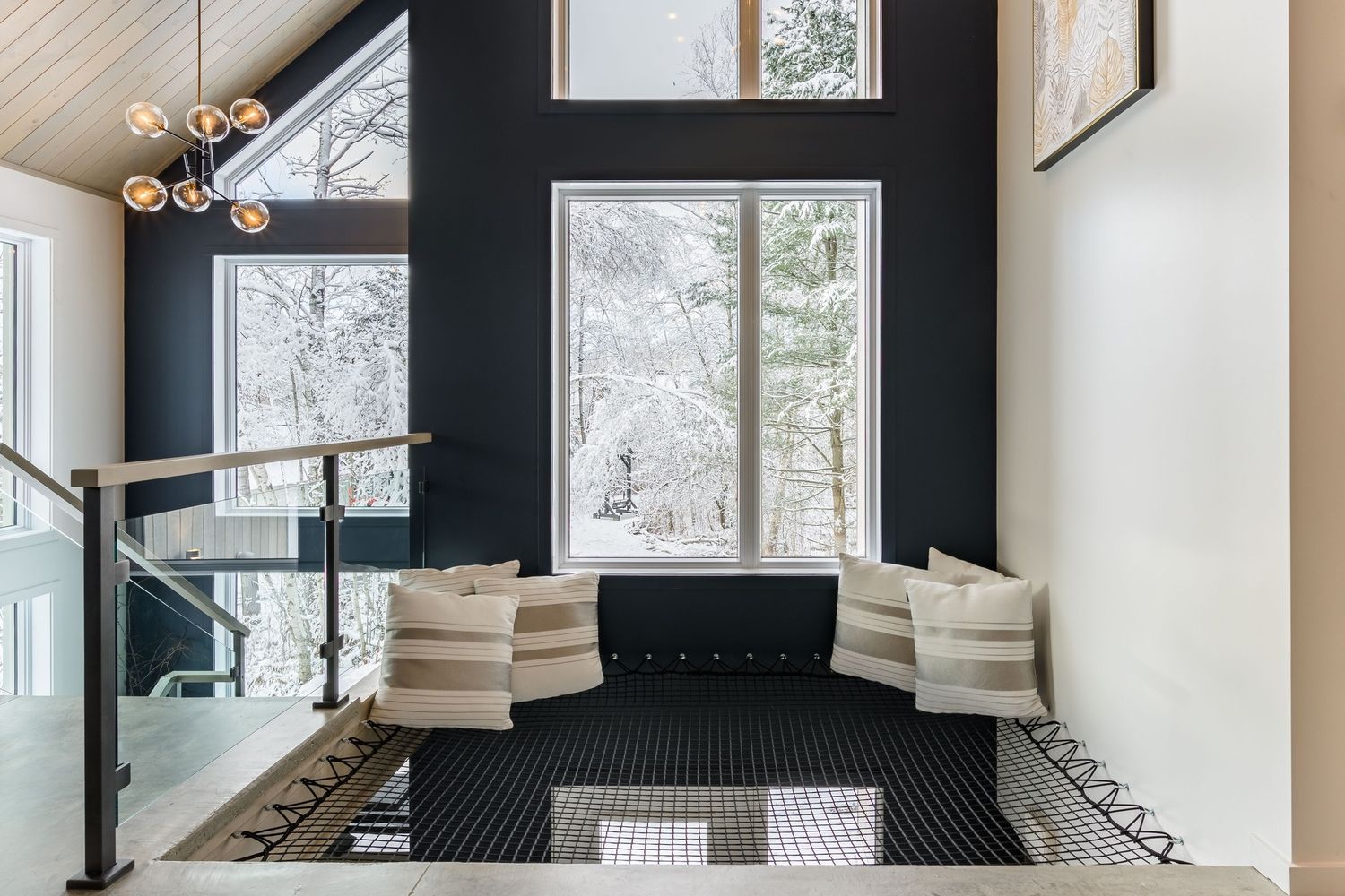 Family Room from a Windows project near Montreal (Greater Montreal) by Fenplast