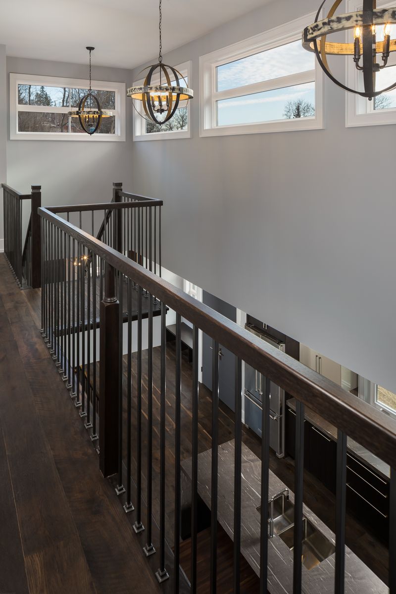 Pasillo interior de un proyecto de tipo Viviendas unifamiliares cerca de Toronto (Área metropolitana de Toronto) por Organica Studio + Inc.