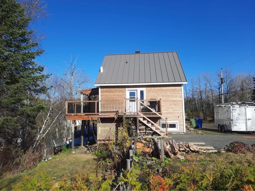 Exterior Finishes from a Single family homes project near Rimouski (Bas-Saint-Laurent) by La Couverte Construction Communautaire