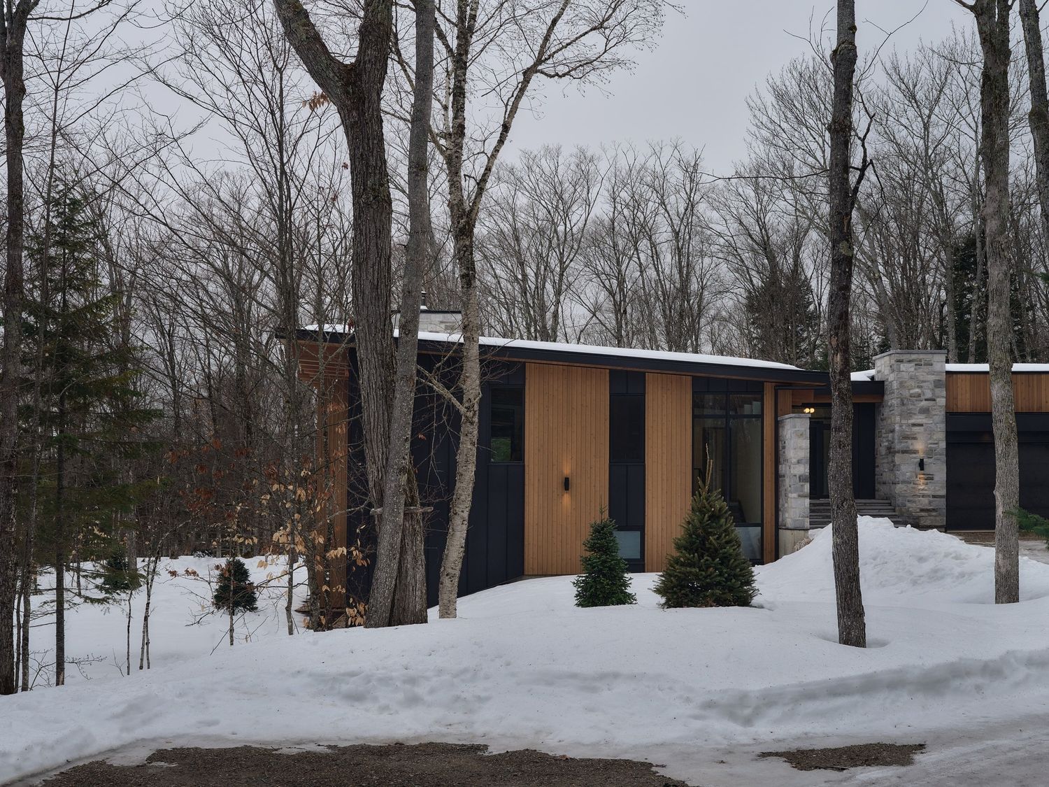 Façade avant d'un projet de Revêtement et parement extérieur près de Saint-Jérôme/Blainville (Laurentides) de Groupe SIDEX Inc.