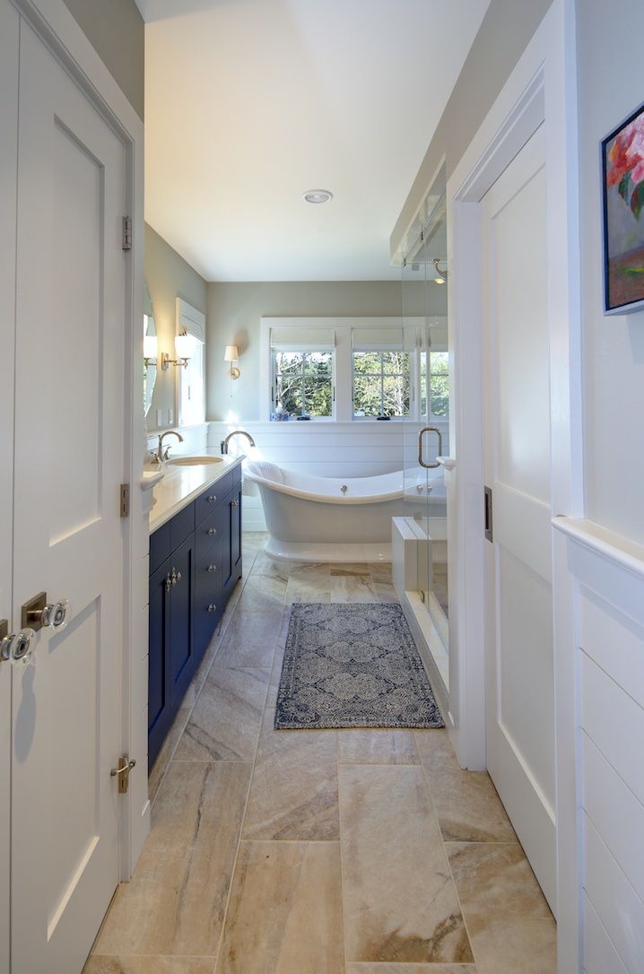 Baño completo de un proyecto de tipo Viviendas unifamiliares cerca de Portland por By Design