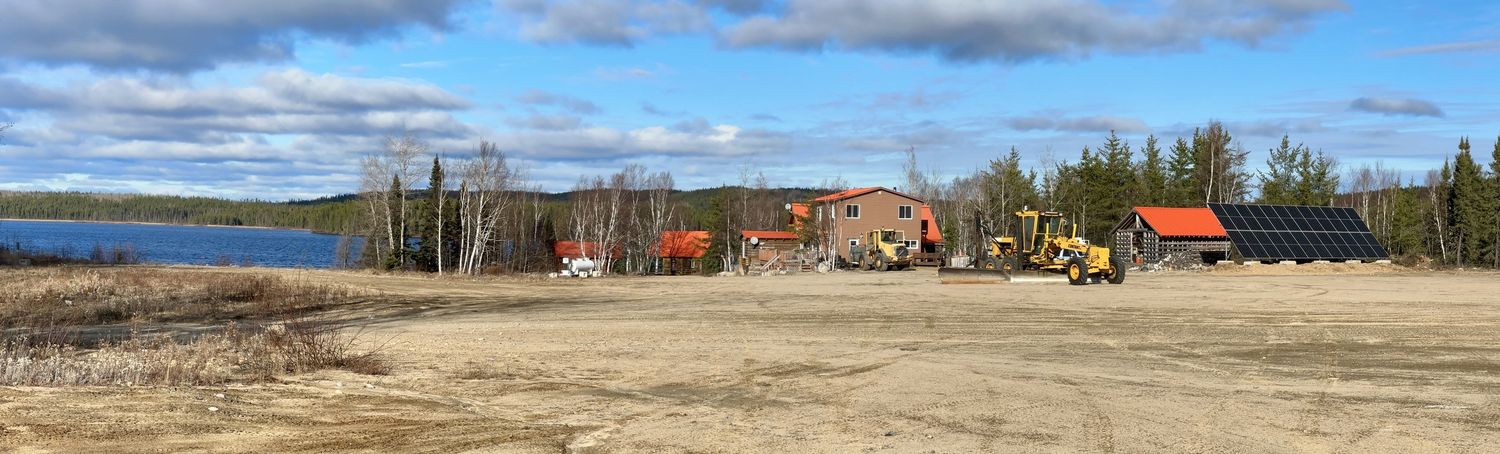 Cour arrière d'un projet de Systèmes autonomes photovoltaïques près de Trois-Rivières/Shawinigan (Mauricie) de Alternative Solaire inc.