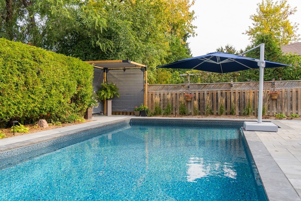 Pool & Natural Pond from a Single family homes project near Toronto (Greater Toronto) by Avvio Fine Homes