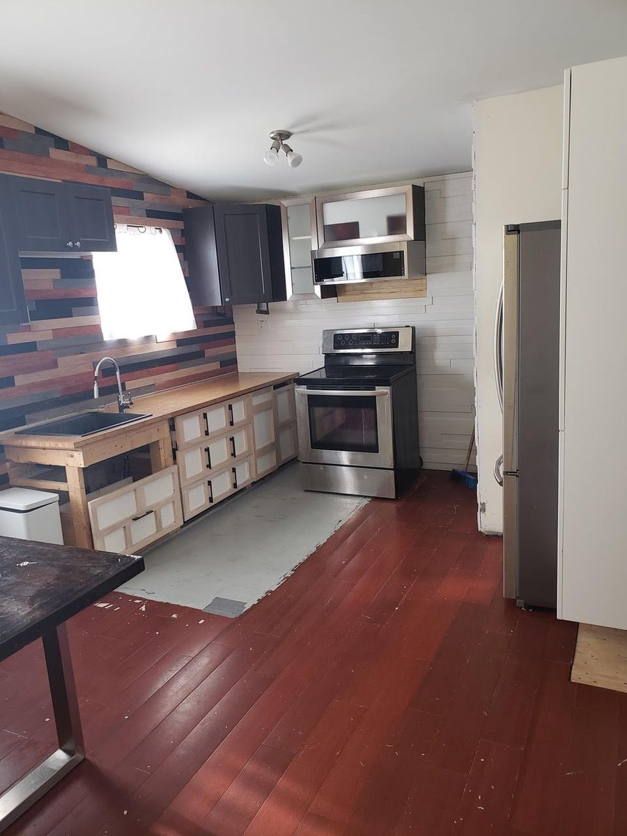 Cocina de un proyecto de tipo Materiales recuperados cerca de Saint-Jérôme (Laurentides) por L.Écono Écolo