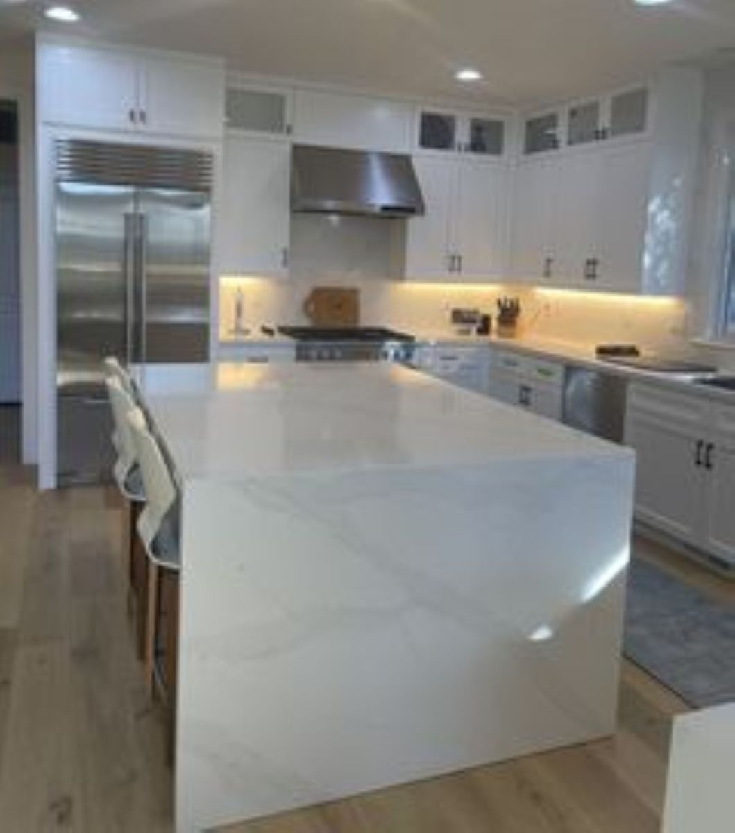 Cocina de un proyecto de tipo Cocinas cerca de Bahía de San Francisco por Contractors Central