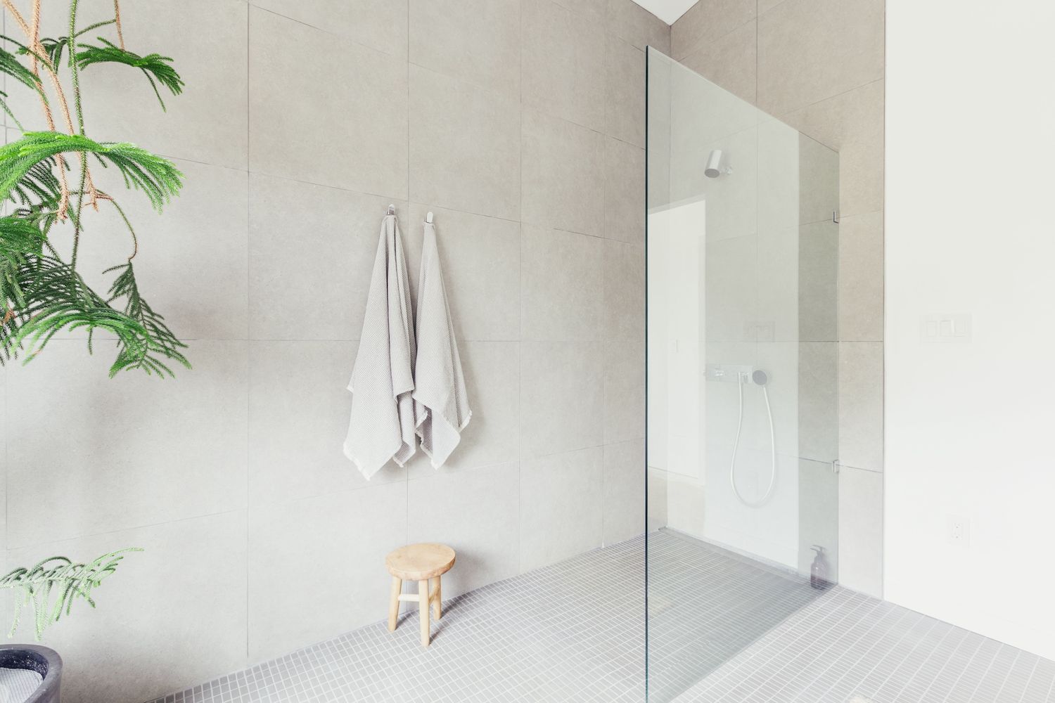 Baño completo de un proyecto de tipo Viviendas unifamiliares cerca de Peterborough por Ash + Acre Projects