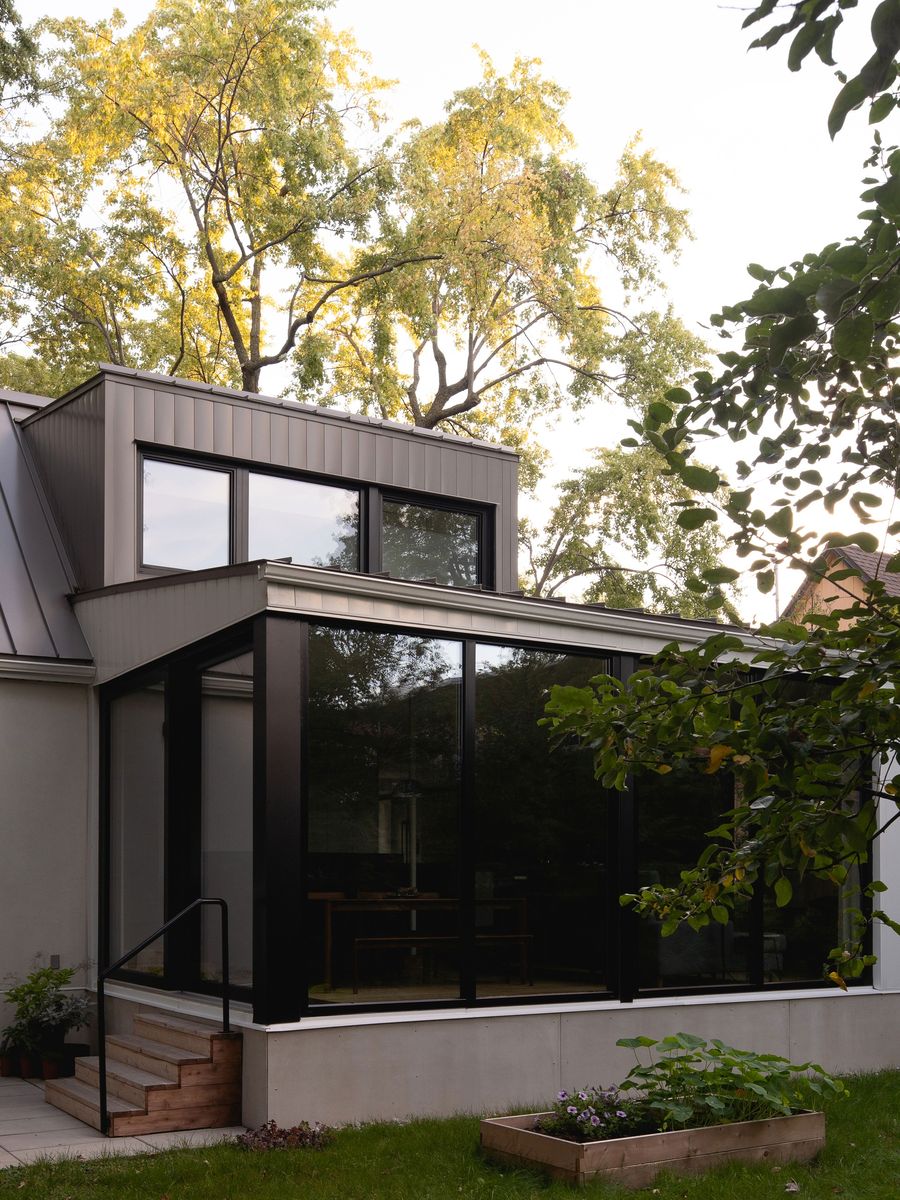 Veranda & Sunroom from a Single family homes project near Montreal (Greater Montreal) by Atelier L'Abri