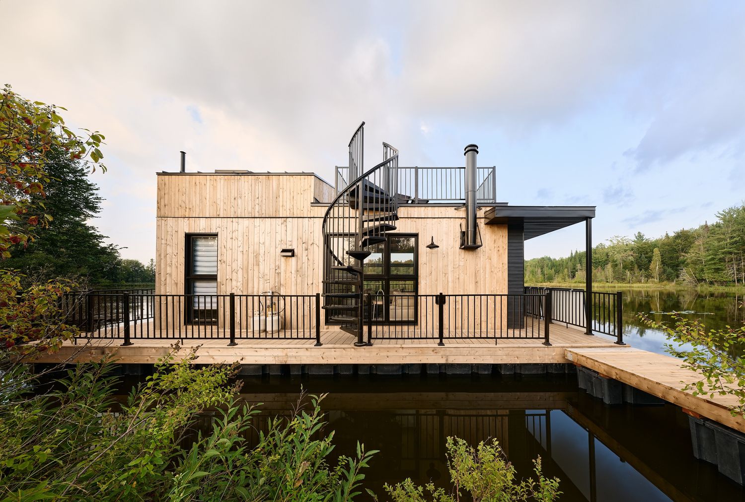 Fachada frontal de un proyecto de tipo Mini casas cerca de Sherbrooke (Estrie) por Constructif Inc.