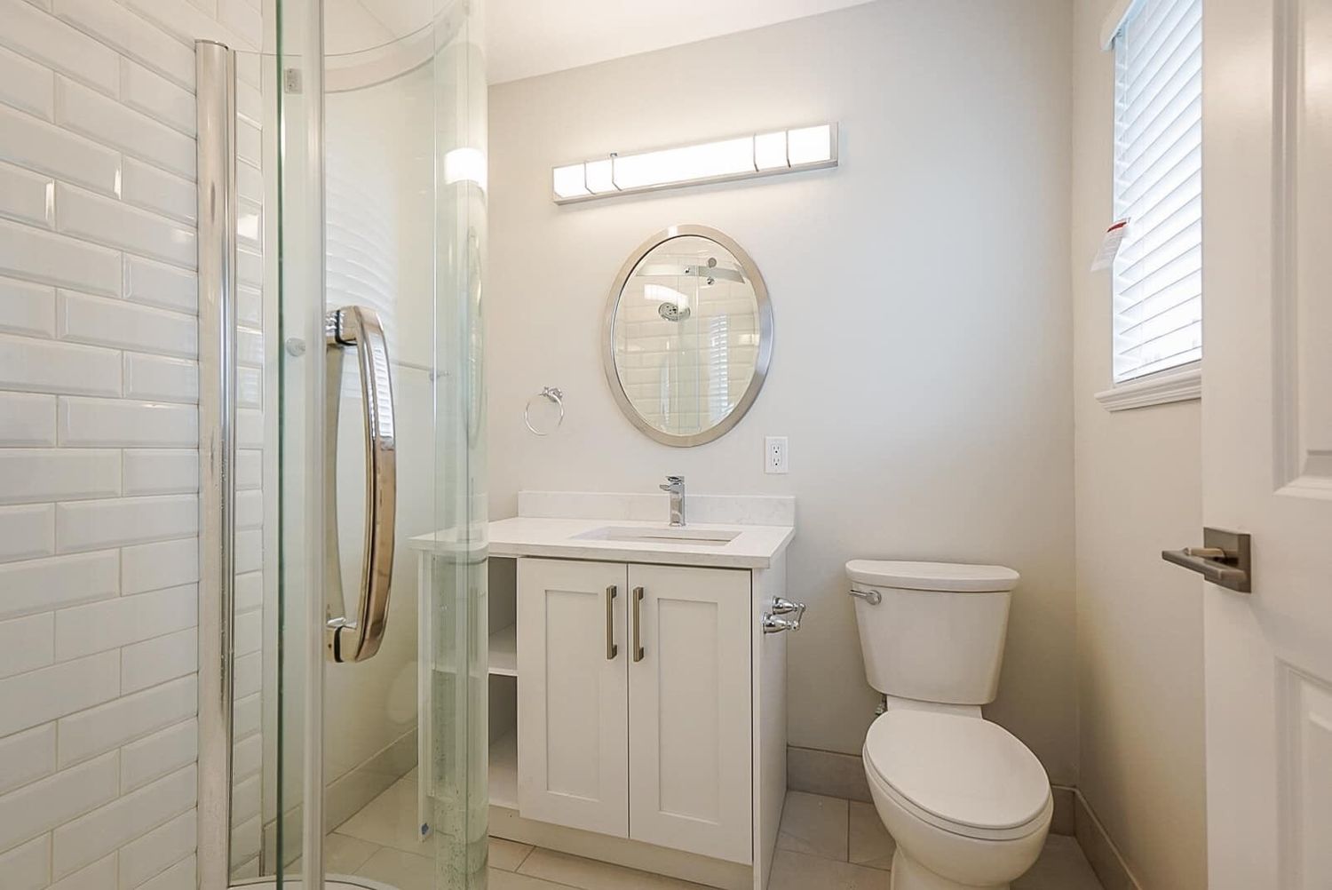 Salle de bain d'un projet de Maisons unifamiliales près de Vancouver (Région du Grand Vancouver) de Nicons Enterprises LTD.