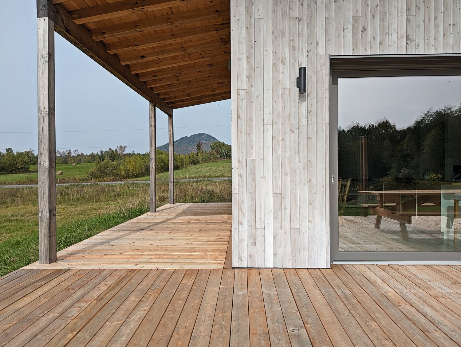 Terrasse et balcon d'un projet de Maisons unifamiliales près de Granby/Bromont/Cowansville (Estrie) de ÉcoNovation