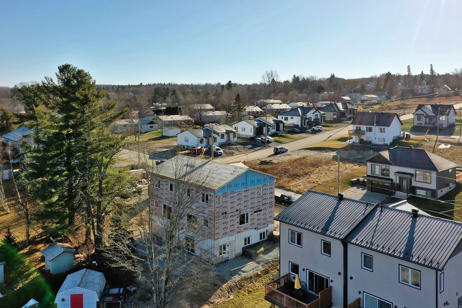 Travaux - Extérieur d'un projet de Maisons unifamiliales près de Sherbrooke (Estrie) de Claire Derome • courtière en immobilier résidentiel