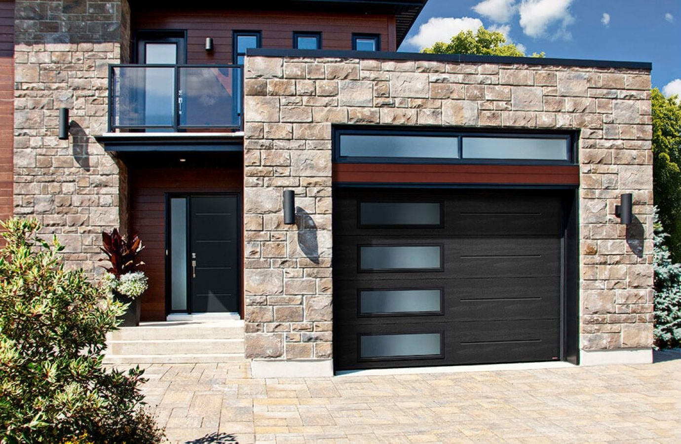 Garage et cabanon d'un projet de Portes de garage près de Montréal/Laval/Longueuil (Grand Montréal) de Portes de garage St-Jérôme