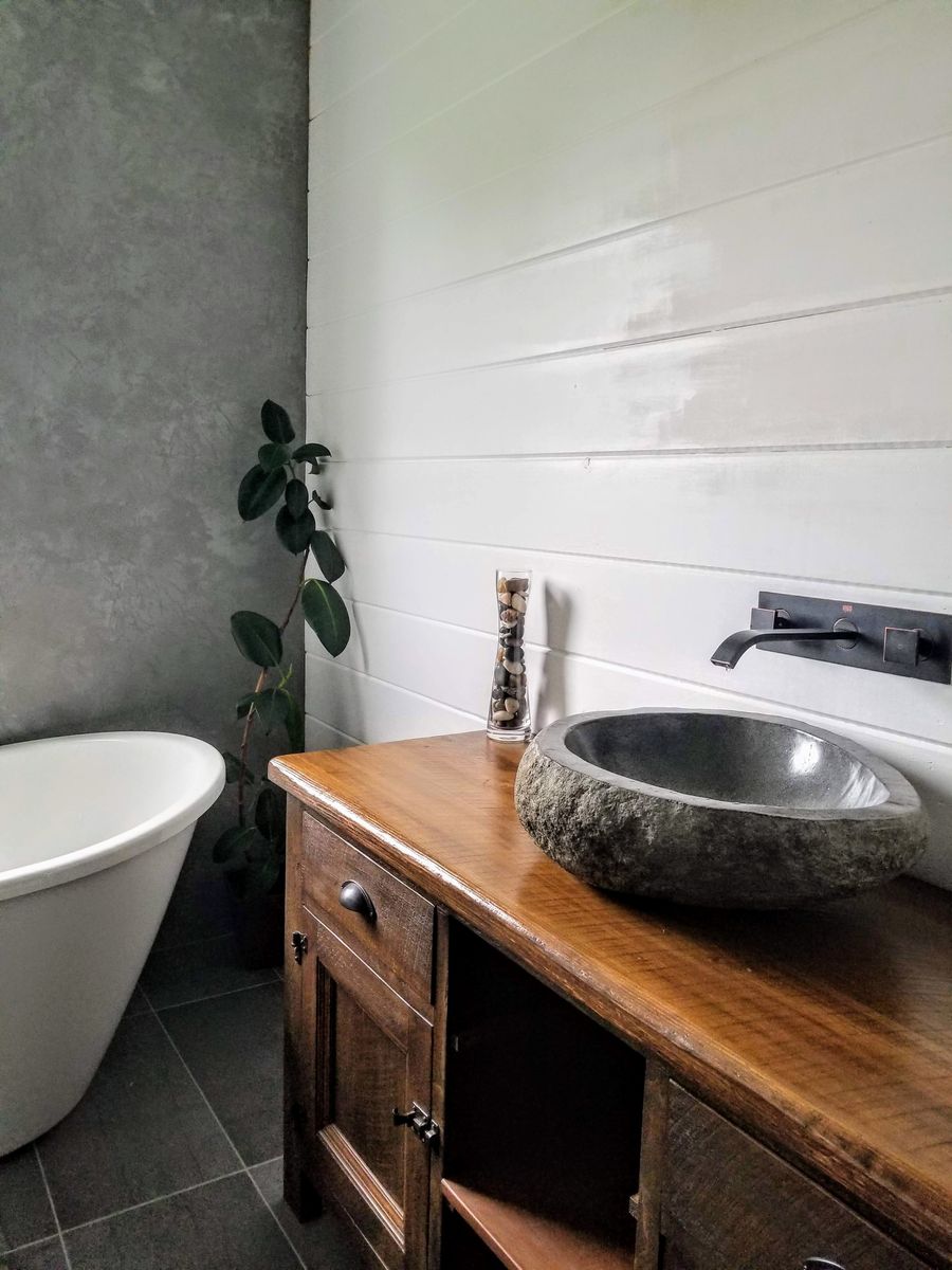 Bathroom from a Furniture project near Drummondville (Centre-du-Québec) by LE FUTUR ANTÉRIEUR, antiquités, restauration