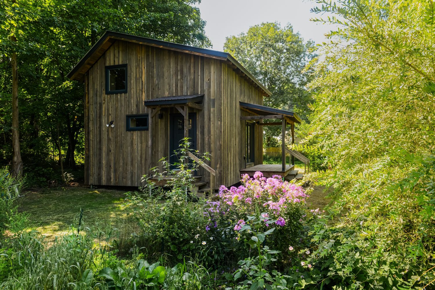 Façade avant d'un projet de Unités d'habitation accessoires (UHA) près de Burlington de New Frameworks