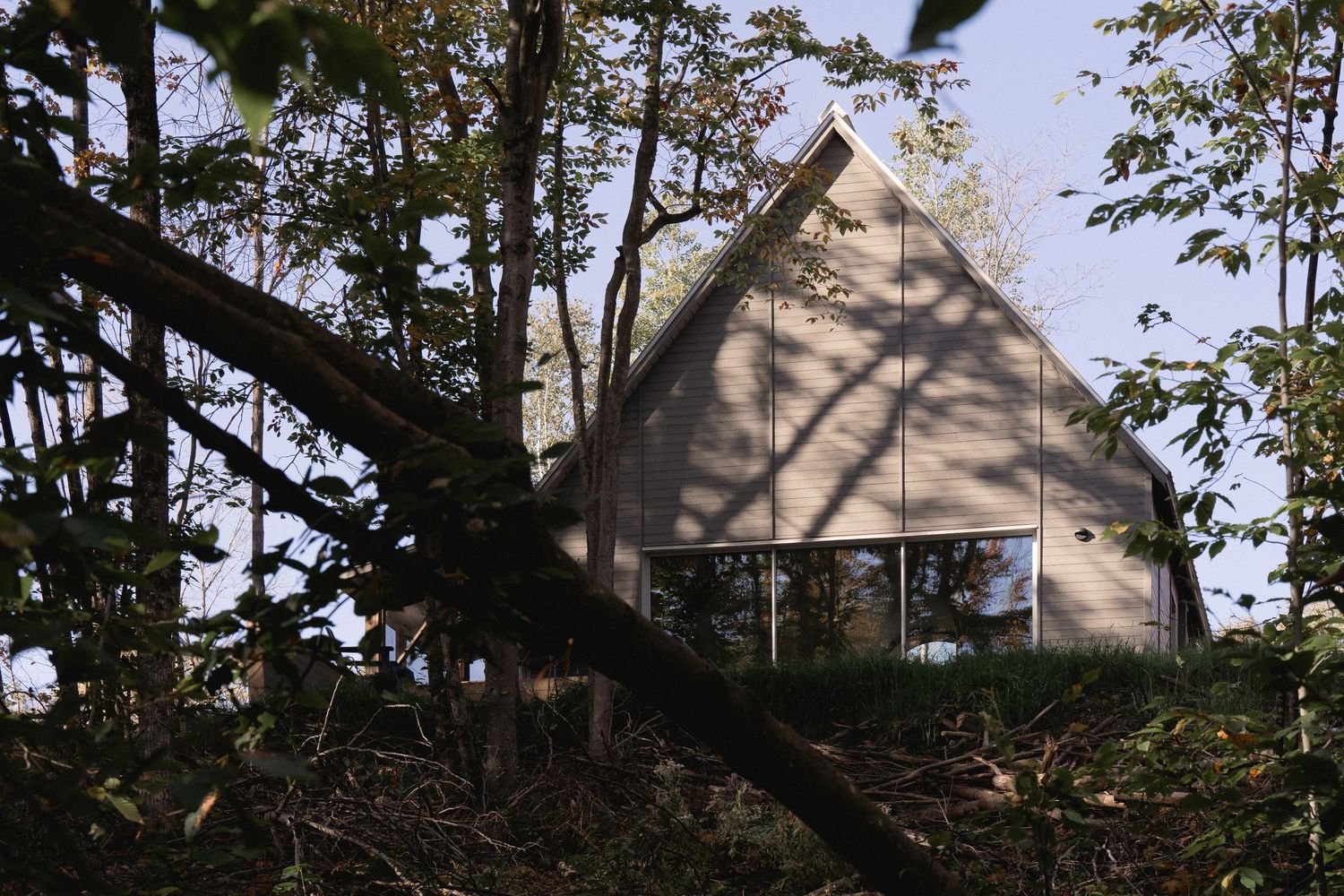 House Exterior from a Tiny Houses project near Saint-Jerome (Laurentides) by Atelier L'Abri