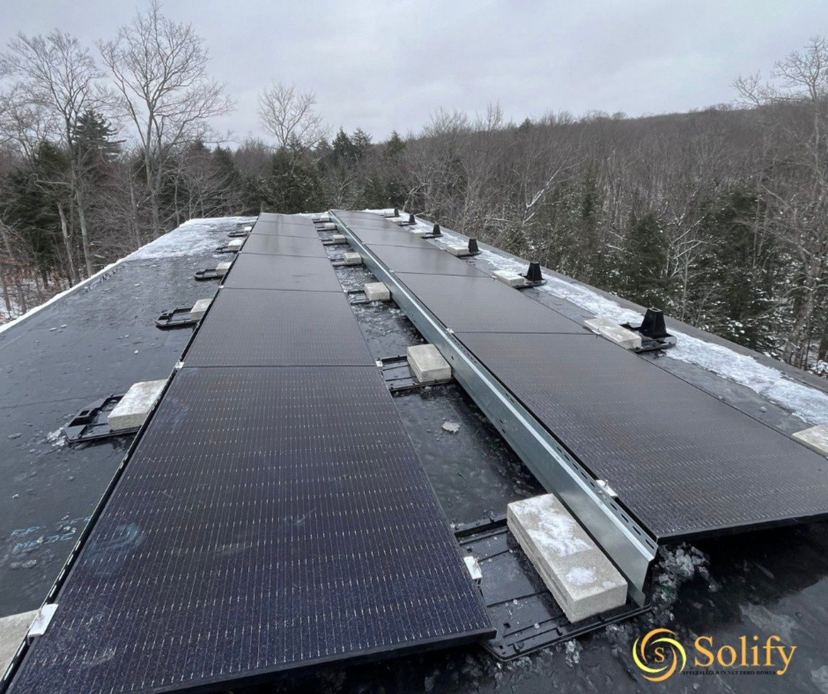  de un proyecto de tipo Paneles solares fotovoltaicos cerca de Toronto (Área metropolitana de Toronto) por Solify