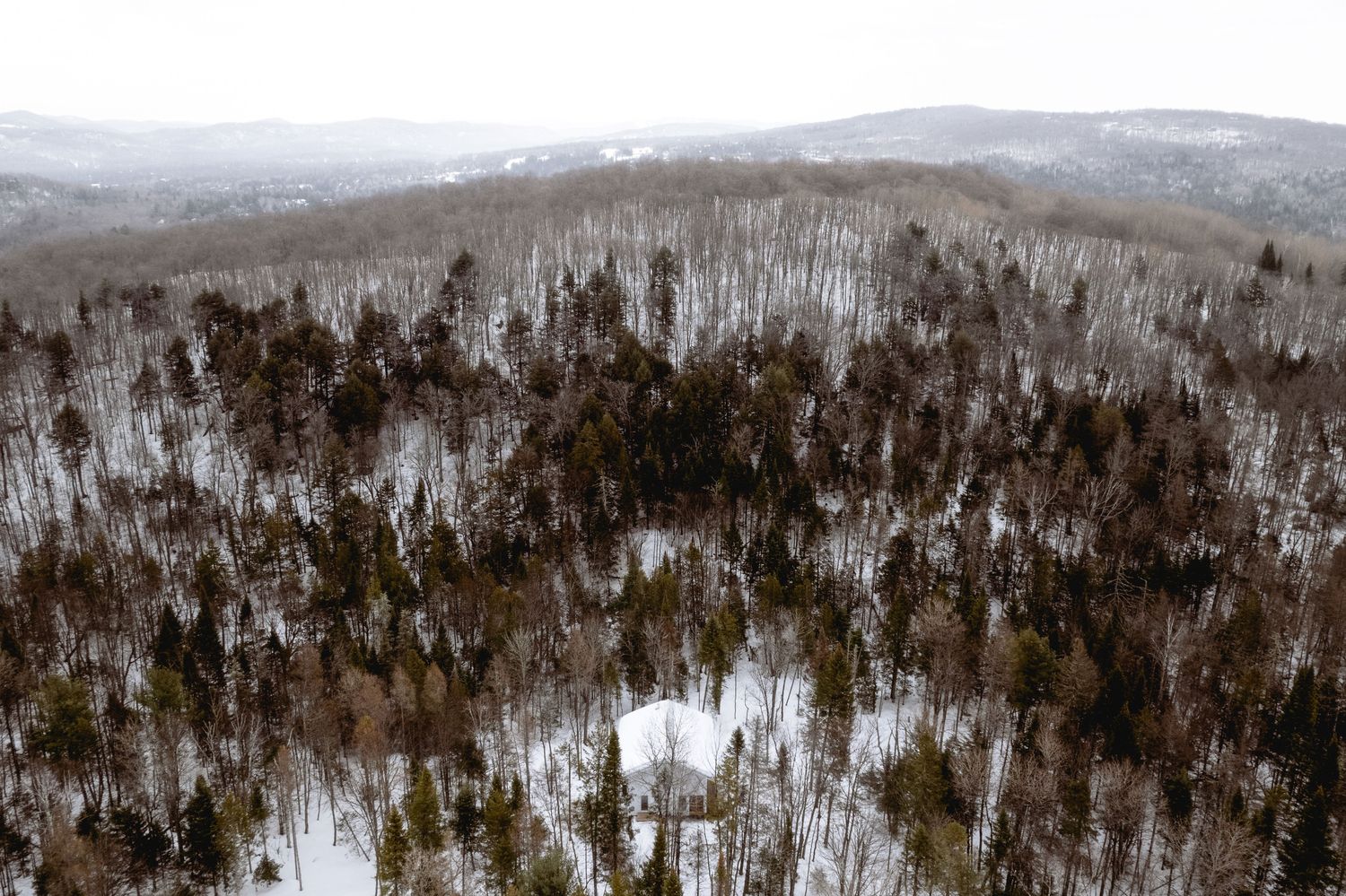 Vista aérea de un proyecto de tipo Viviendas unifamiliares cerca de Saint-Jérôme (Laurentides) por Atelier L'Abri