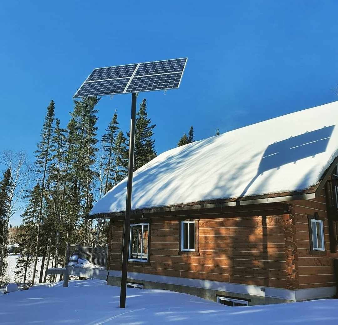 Instalaciones mecánicas de un proyecto de tipo Paneles solares fotovoltaicos cerca de Montreal (Gran Montreal) por Solaire Québec