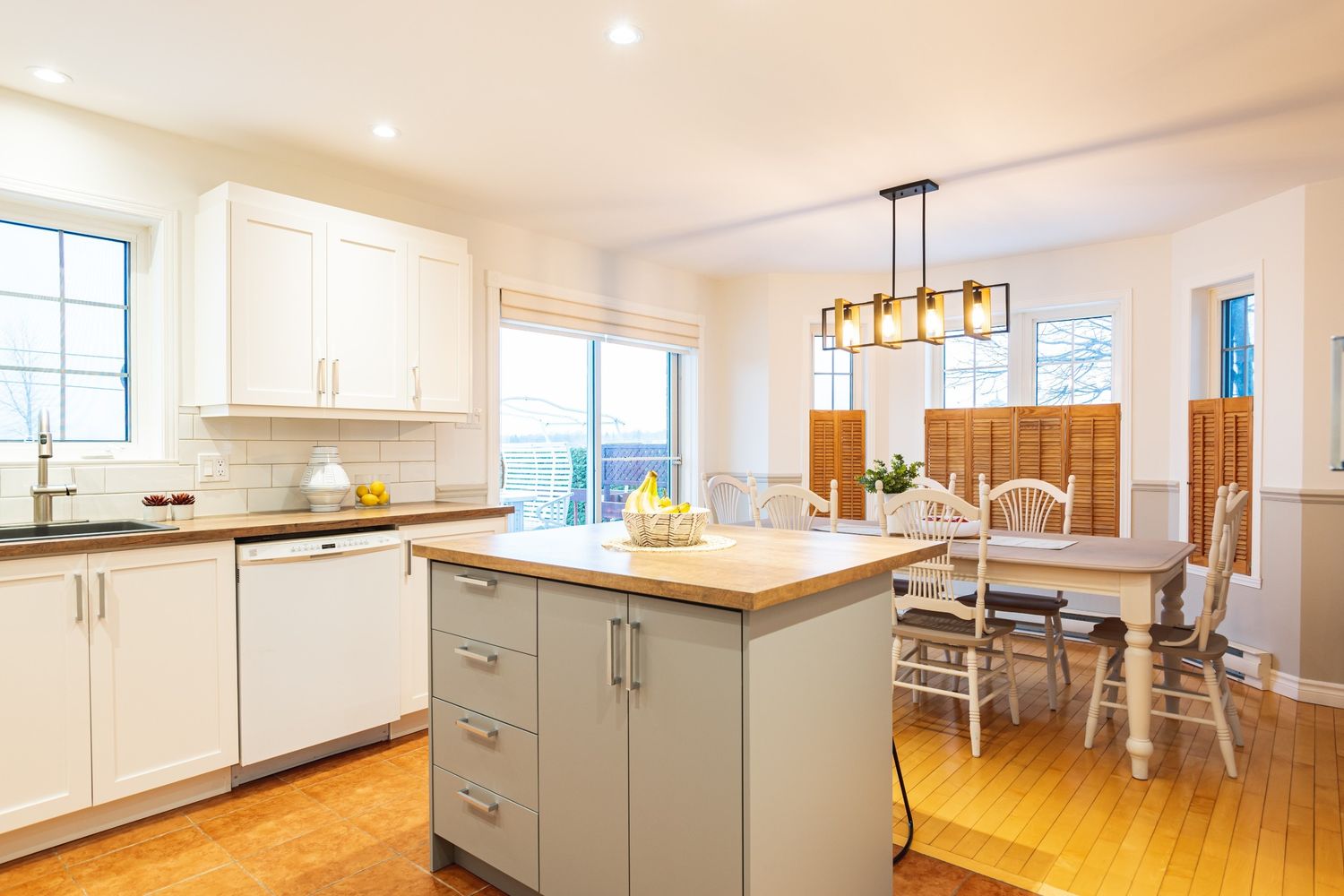 Cuisine d'un projet de Cuisines près de Québec/Lévis (Ville de Québec) de Sara Abonce-Courtier Immobilier Résidentiel et Commercial