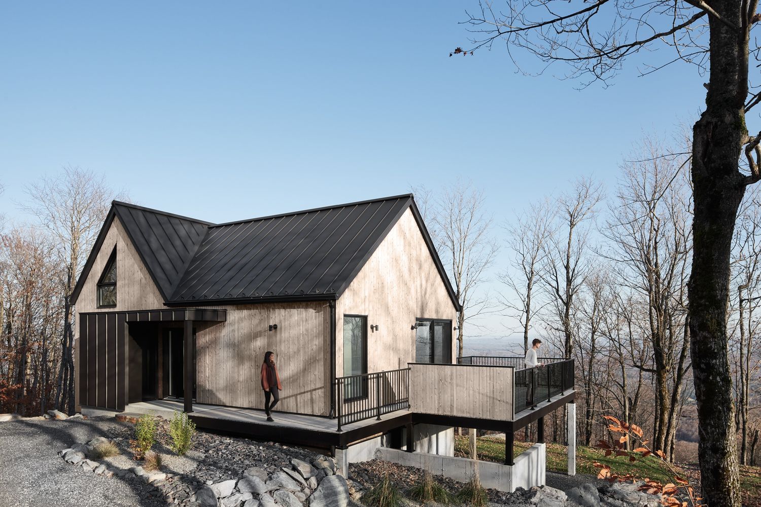 Façade avant d'un projet de Maisons unifamiliales près de Granby/Bromont/Cowansville (Estrie) de Écorce architecture écologique