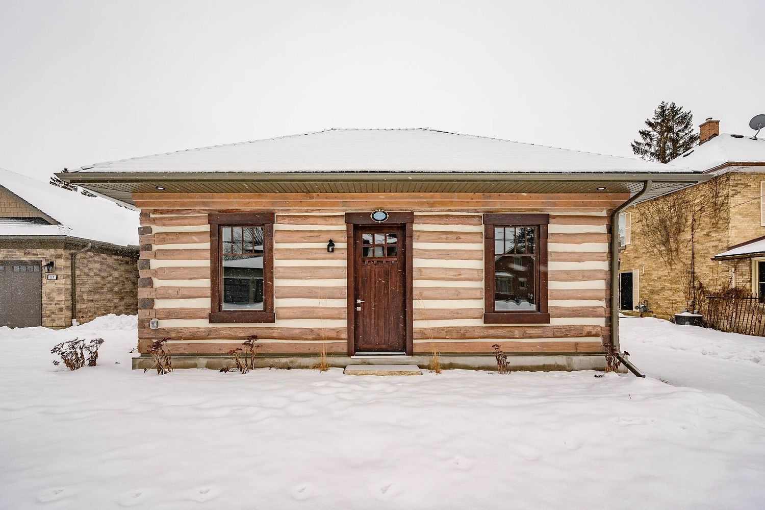Façade avant d'un projet de Maisons unifamiliales près de Kitchener - Cambridge - Guelph de Quantum Passivhaus