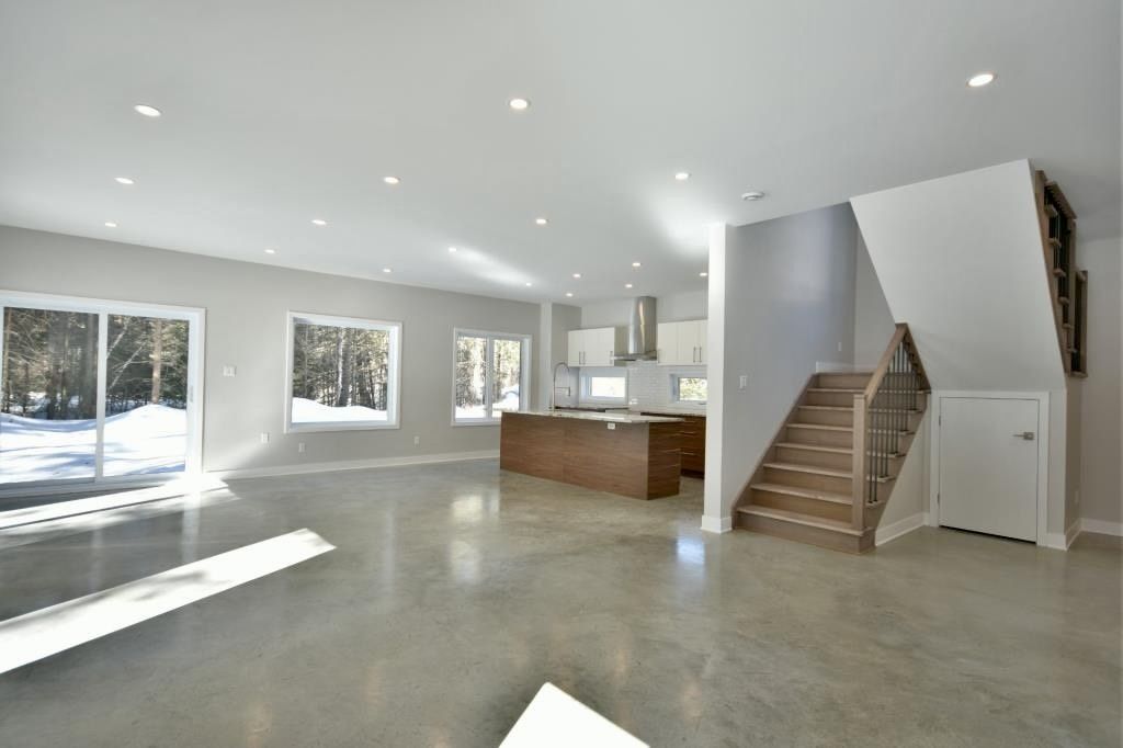 Sala de un proyecto de tipo Viviendas unifamiliares cerca de Saint-Jérôme (Laurentides) por Toundra construction
