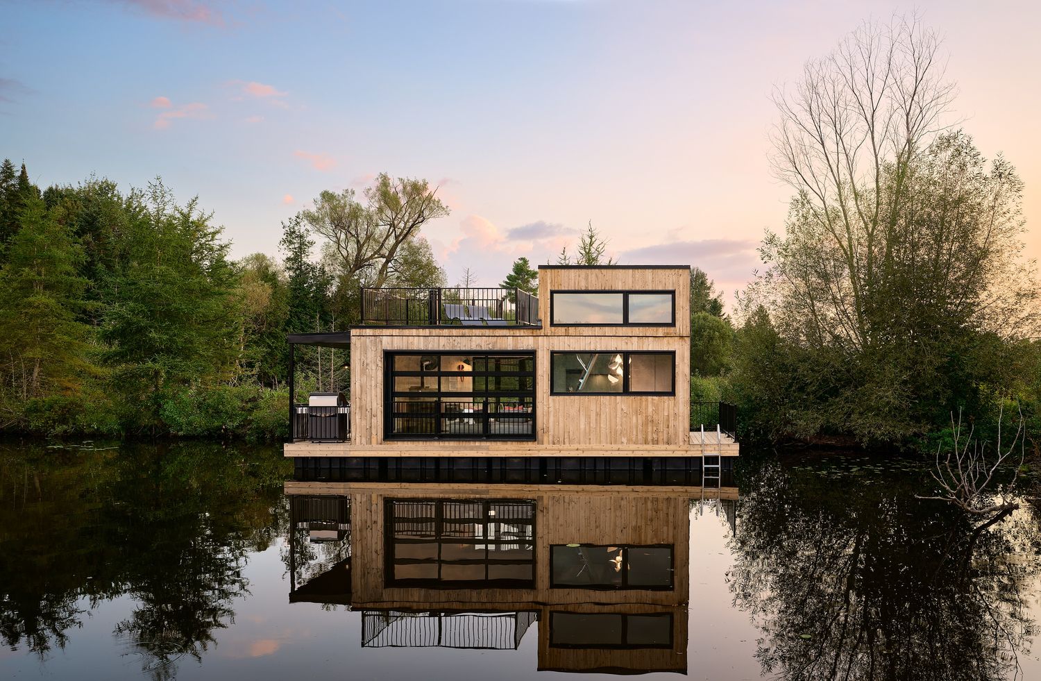 Fachada frontal de un proyecto de tipo Mini casas cerca de Sherbrooke (Estrie) por Constructif Inc.