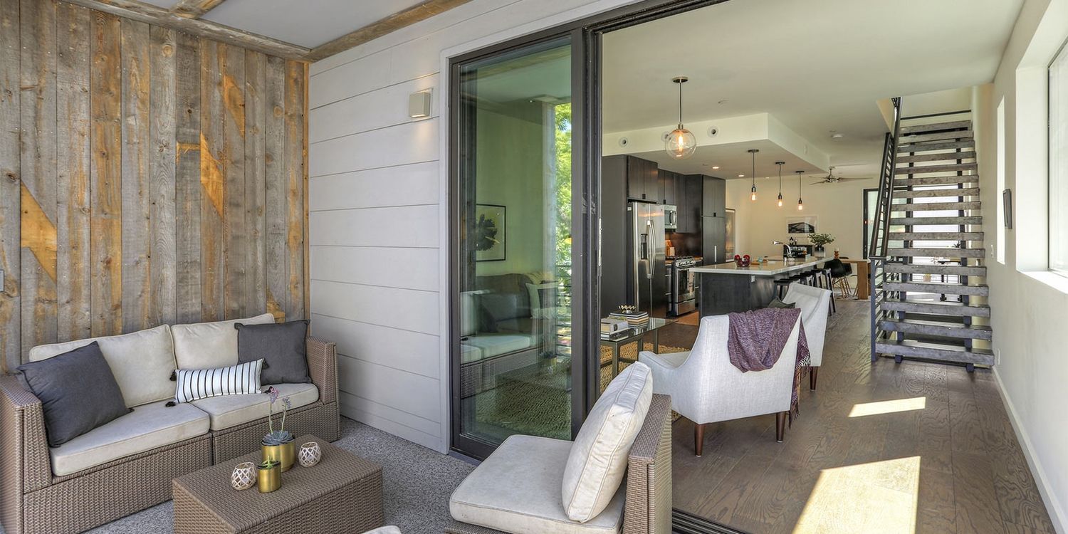 Véranda et solarium d'un projet de Maisons usinées et modulaires près de Los Angeles - Long Beach - Anaheim de Plant Prefab