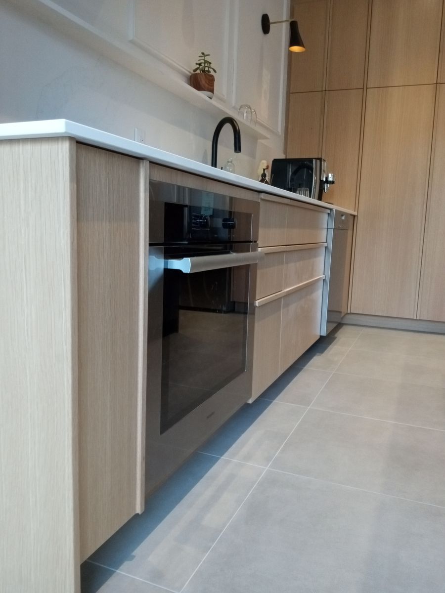 Cuisine d'un projet de Armoires de cuisine près de Montréal/Laval/Longueuil (Grand Montréal) de MATPEL ébénisterie écologique inc.