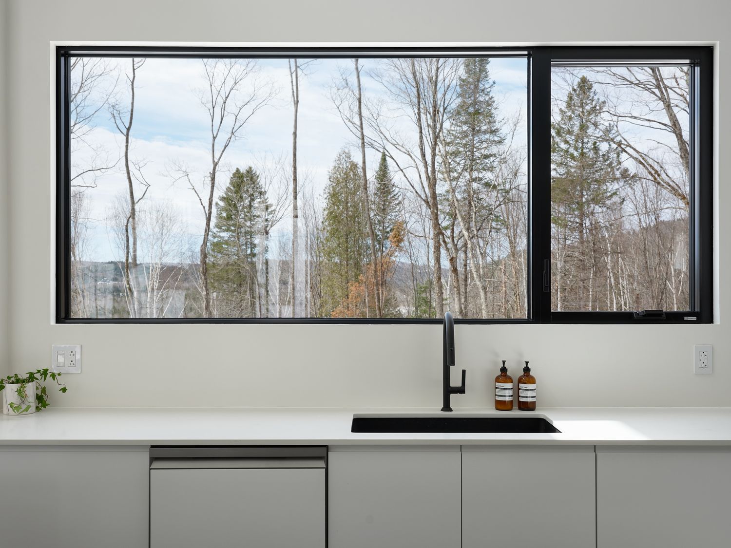 Cocina de un proyecto de tipo Viviendas unifamiliares cerca de Saint-Jérôme (Laurentides) por Toka Constructions