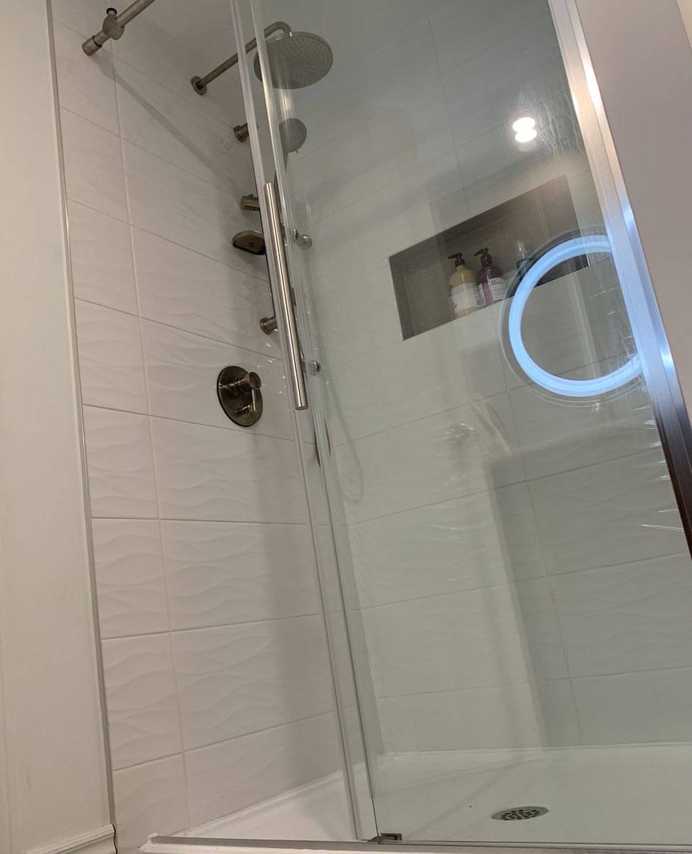 Salle de bain d'un projet de Condos et logements près de Montréal/Laval/Longueuil (Grand Montréal) de Les Entreprises EO Inc.