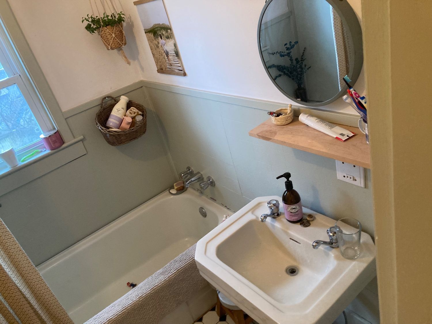 Bathroom from a Bedrooms project near Sherbrooke (Estrie) by Jhojan Hihui